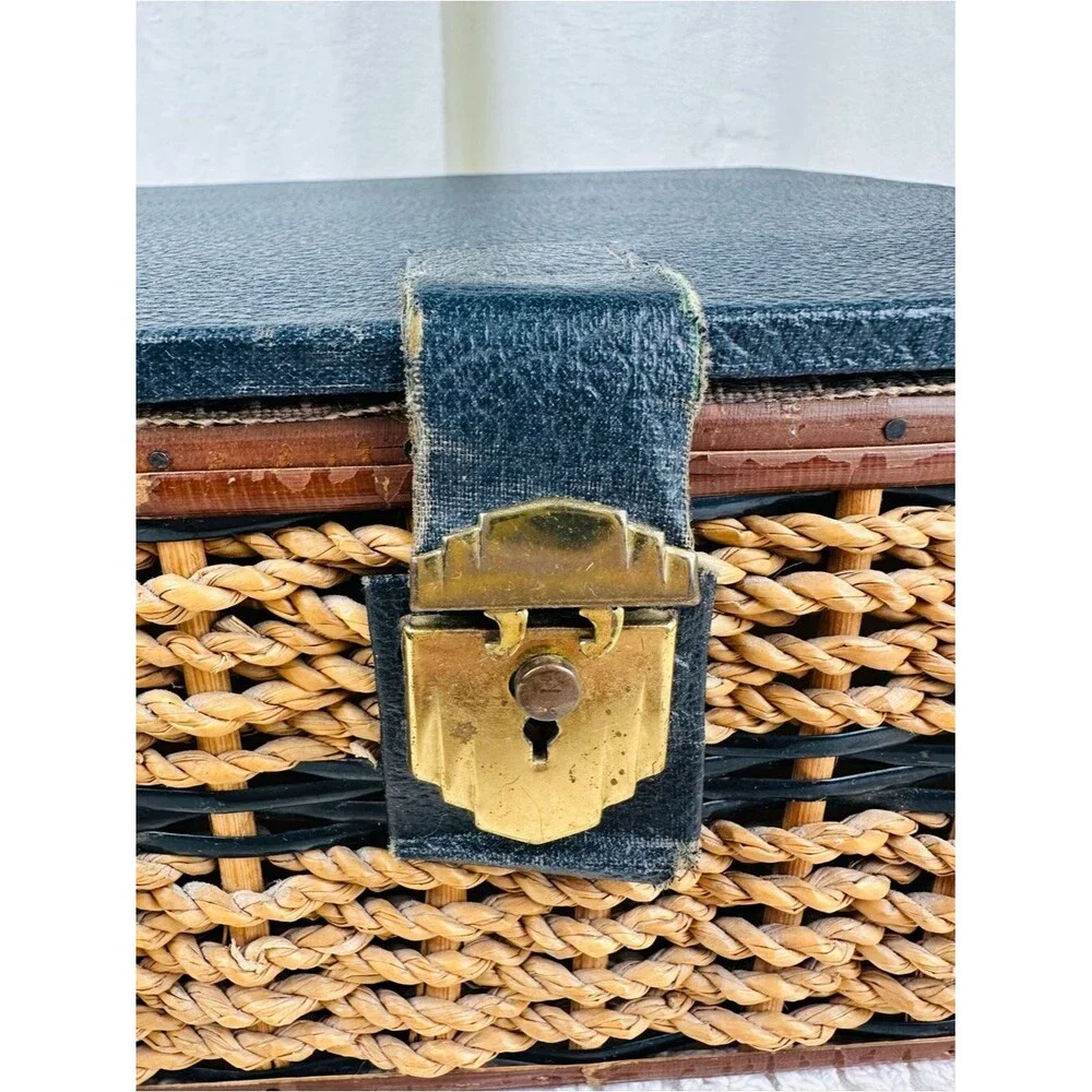 Unbranded charming vintage